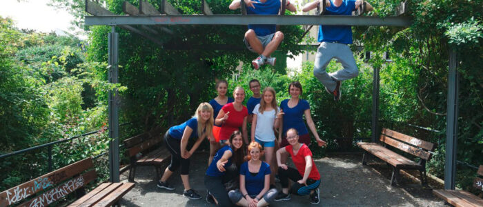 Gruppenfoto, Tanzmitglieder des Empire of Outcast, Tanztraining outside